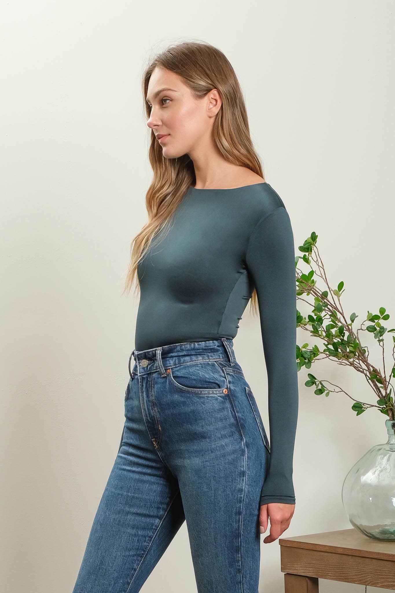 ROUND NECK LONG SLEEVE FITTED KNIT TOP